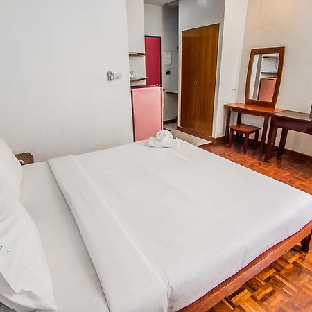 Hotel Sutus Court 4 Pattaya Esterno foto