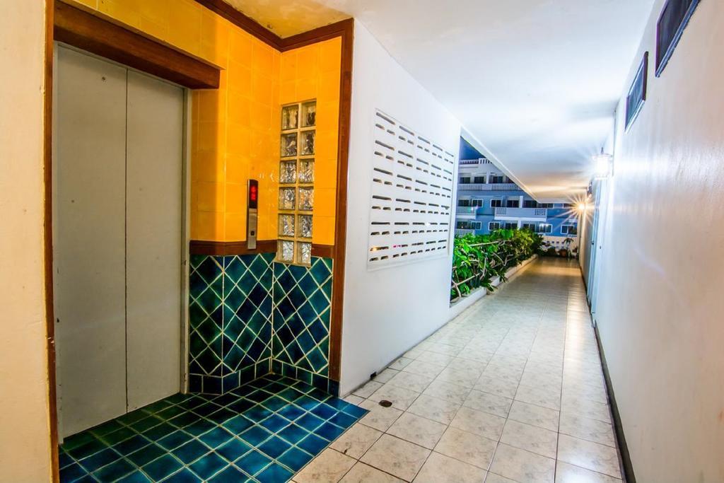 Hotel Sutus Court 4 Pattaya Esterno foto