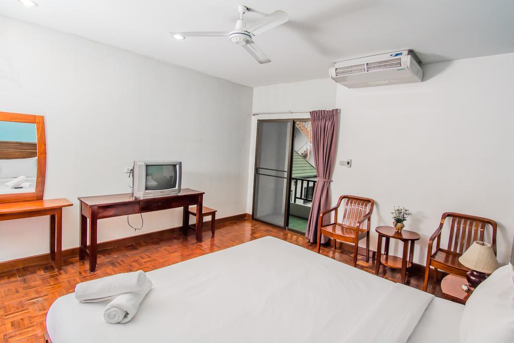 Hotel Sutus Court 4 Pattaya Esterno foto