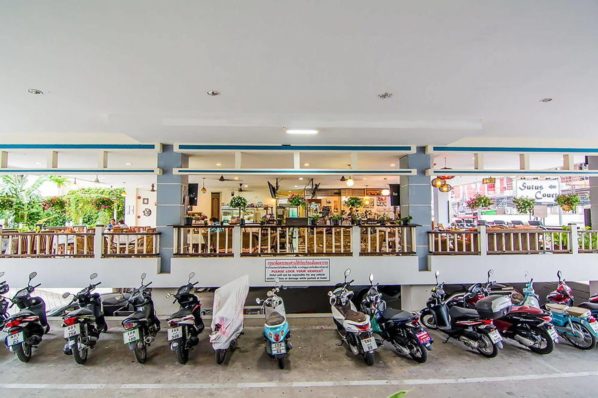 Hotel Sutus Court 4 Pattaya Esterno foto