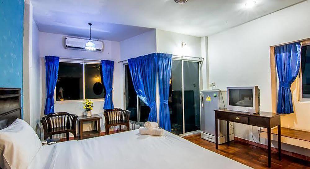Hotel Sutus Court 4 Pattaya Esterno foto
