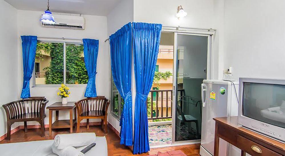 Hotel Sutus Court 4 Pattaya Esterno foto