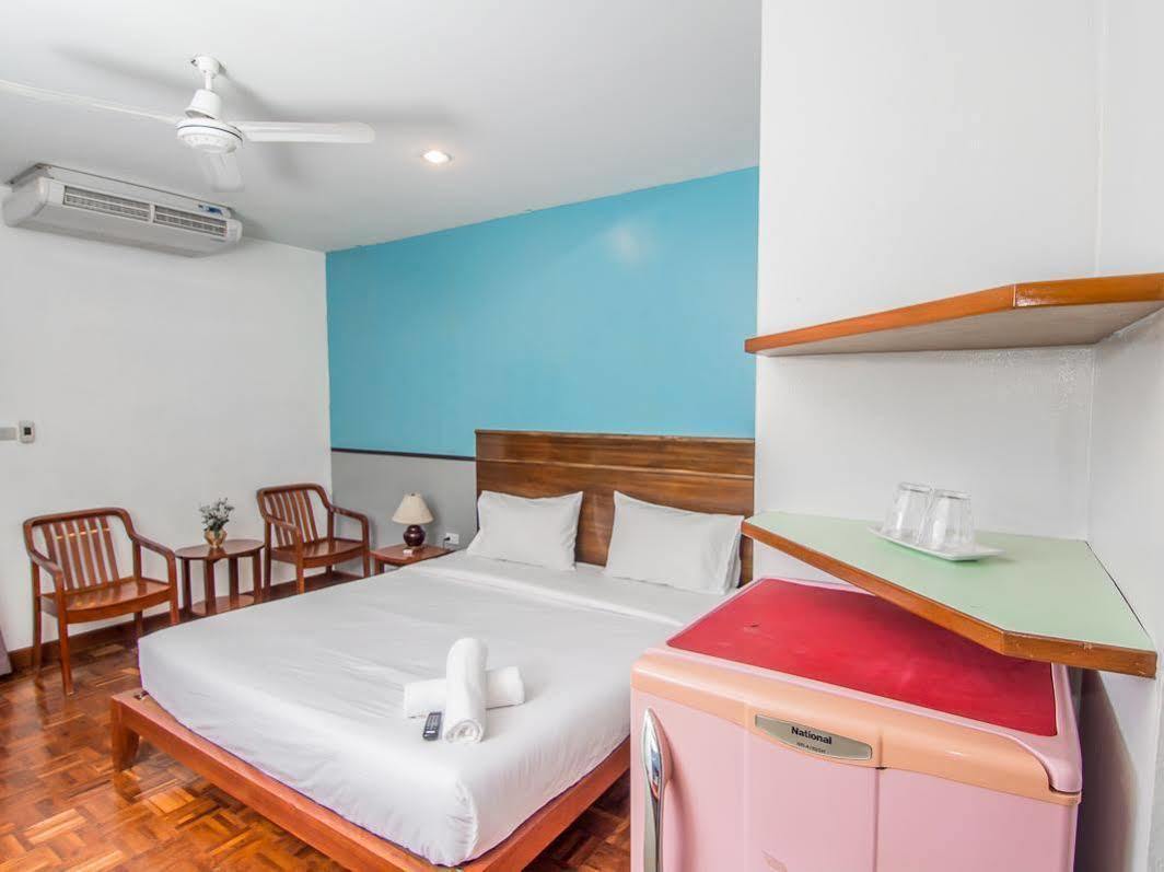 Hotel Sutus Court 4 Pattaya Esterno foto